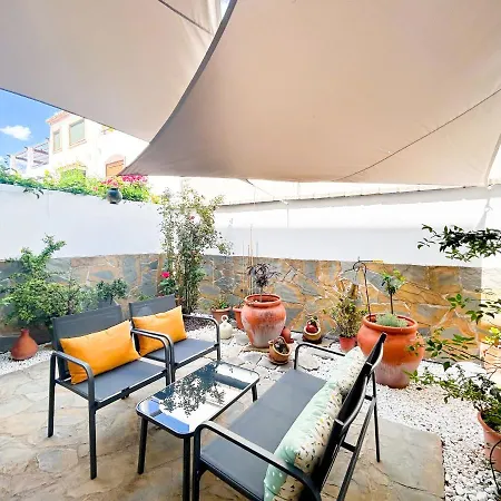 Townhouse With Arabic Pool And Close To The In Casa vacanze Estepona