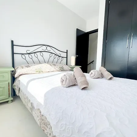 Townhouse With Arabic Pool And Close To The In *