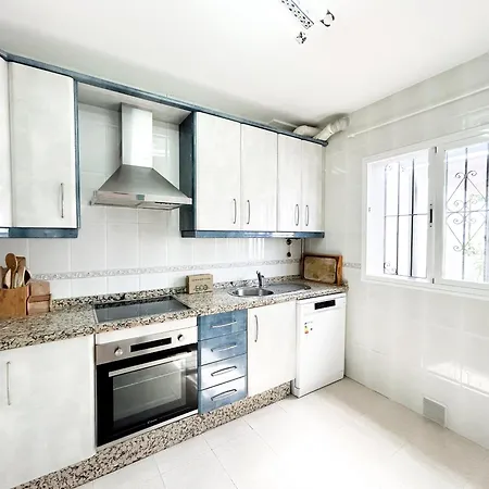 Townhouse With Arabic Pool And Close To The In Casa vacanze Estepona