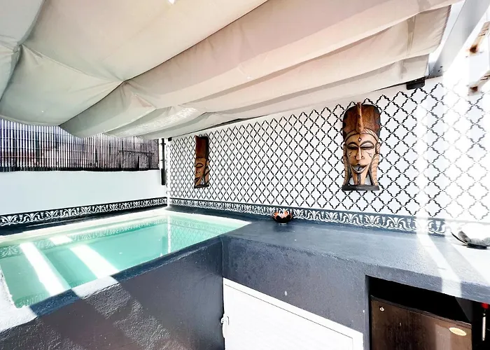 Townhouse With Arabic Pool And Close To The In *