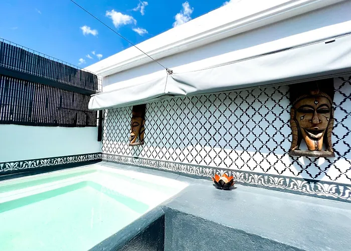 Townhouse With Arabic Pool And Close To The In Estepona