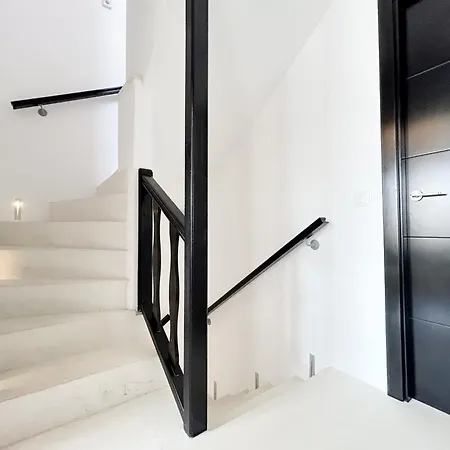 Townhouse With Arabic Pool And Close To The In *