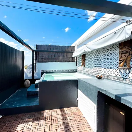 Townhouse With Arabic Pool And Close To The In Estepona