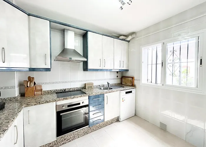 Townhouse With Arabic Pool And Close To The In Ferienhaus Estepona