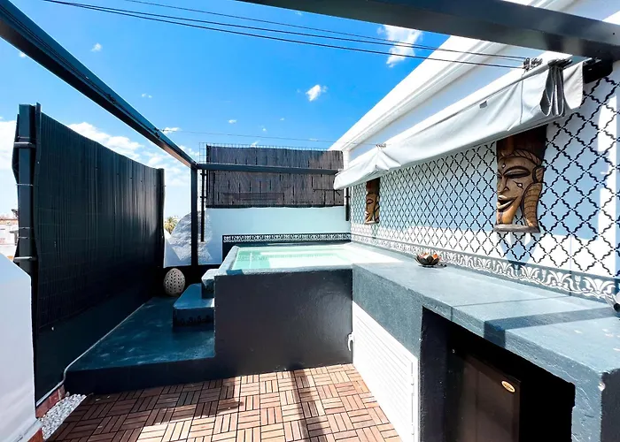 Townhouse With Arabic Pool And Close To The In Estepona