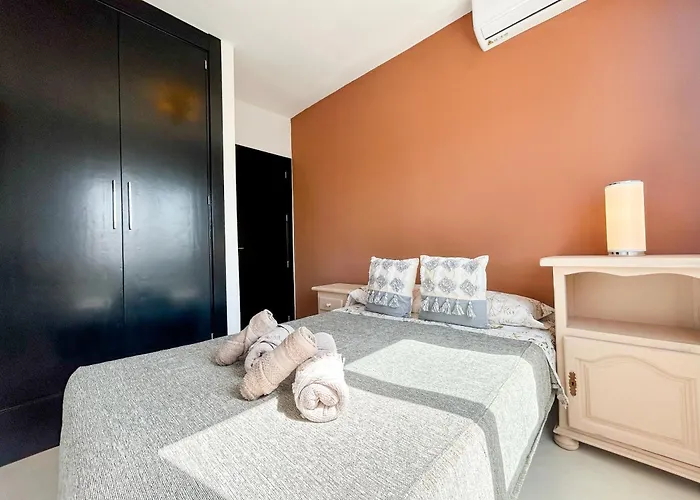 Townhouse With Arabic Pool And Close To The In Ferienhaus Estepona