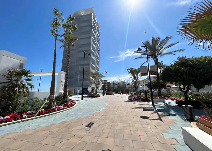 Townhouse With Arabic Pool And Close To The In * Estepona