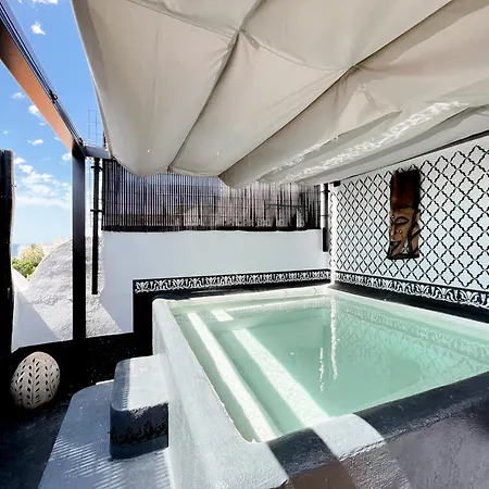 Townhouse With Arabic Pool And Close To The In * エステポナ